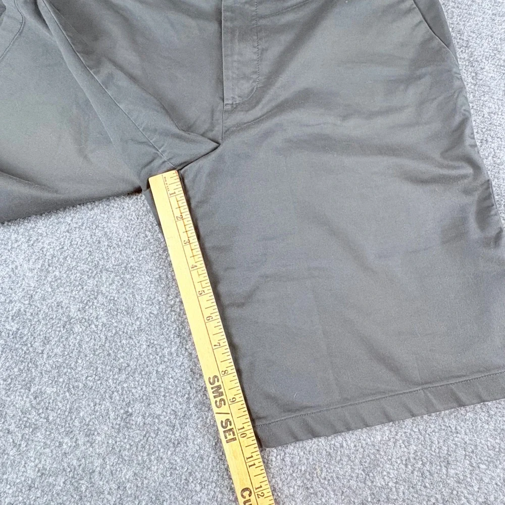 Banana Republic Emerson Shorts Mens 33 Gray Chino Preppy Golf Classic Coastal